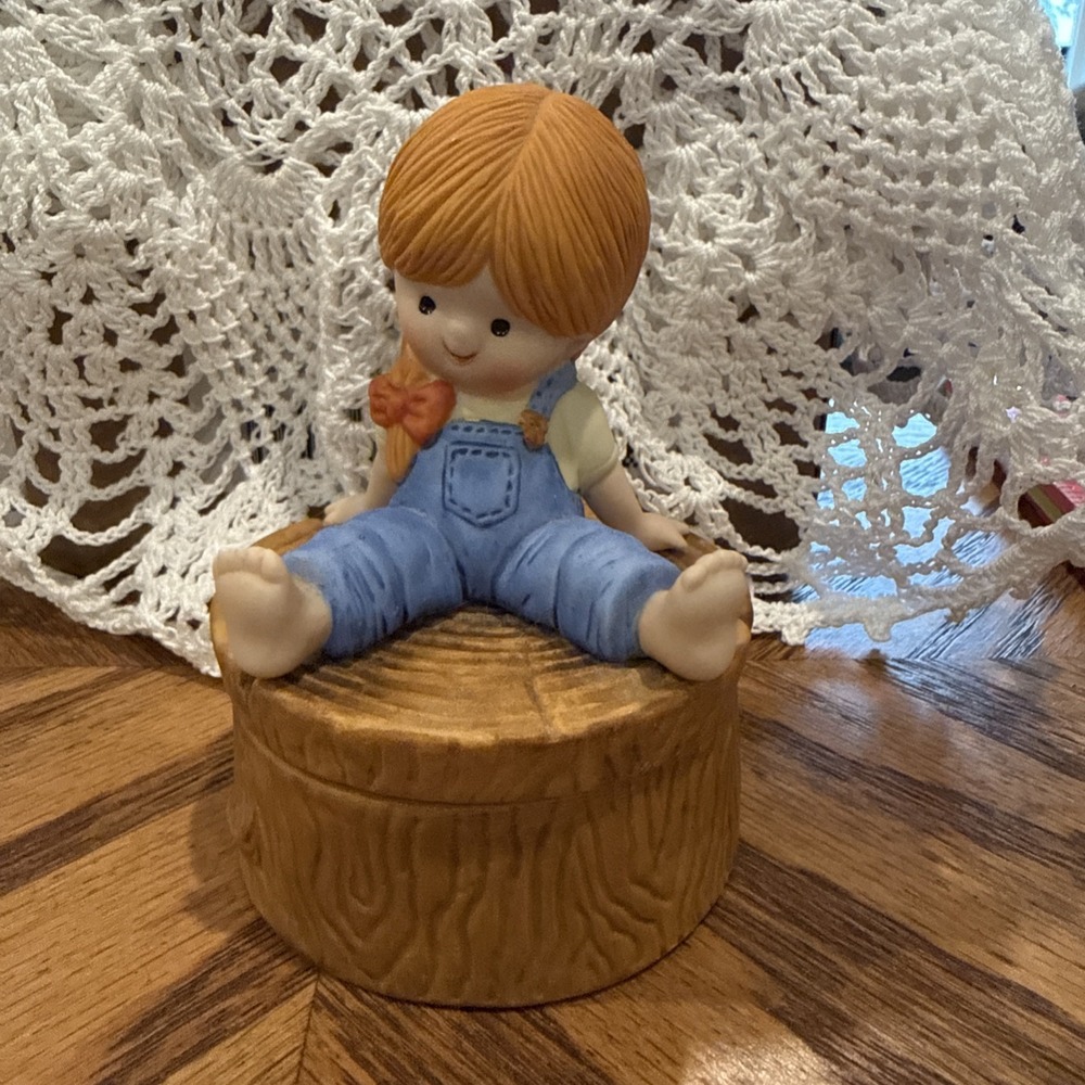 Vintage Country Cousins Porcelain Figure Trinket Box 1980